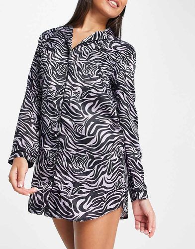 Camicia da notte in raso con stampa zebrata - Miss Selfridge - Modalova