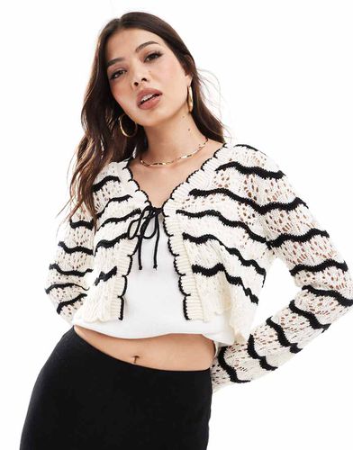 Cardigan all'uncinetto a righe allacciato sul davanti - Miss Selfridge - Modalova