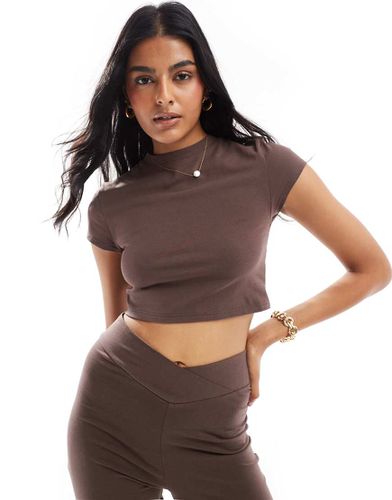 Crop top a maniche corte cioccolato in coordinato - Miss Selfridge - Modalova