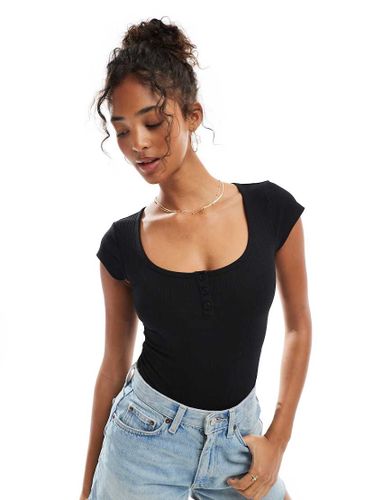 Body côtelé boutonné à manches courtes - Noir - Miss Selfridge - Modalova