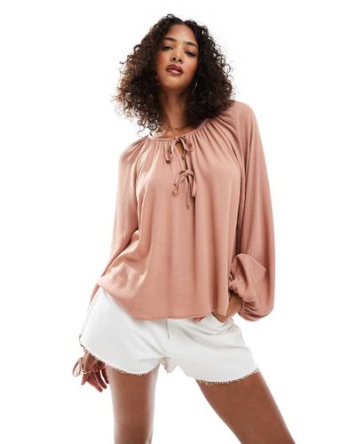 Blouse bohème à manches bouffantes et liens devant - Chocolat - Miss Selfridge - Modalova