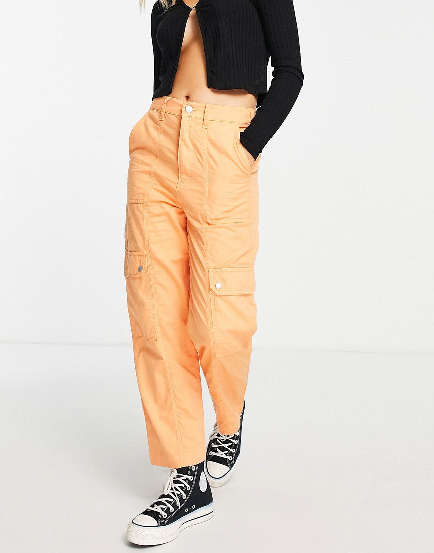Pantaloni cargo color albicocca con tasche laterali - Miss Selfridge - Modalova