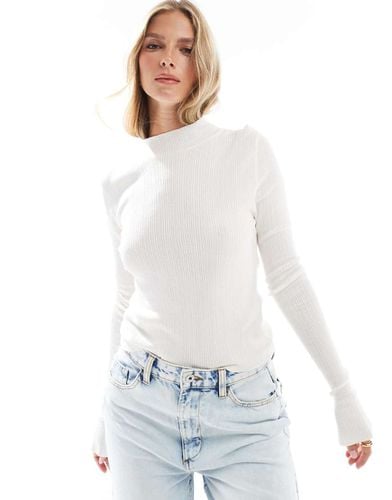 Top a maniche lunghe in maglia color crema trasparente con collo a imbuto - Miss Selfridge - Modalova