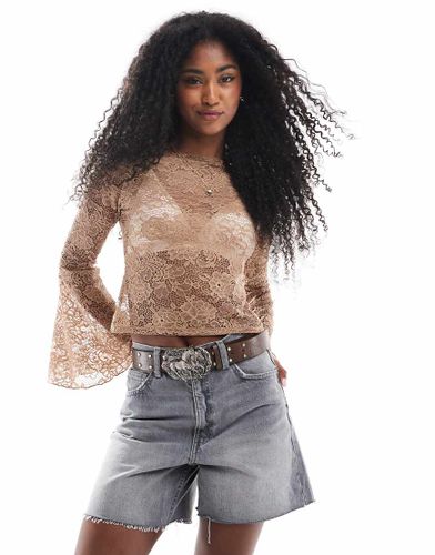 Top en dentelle avec manches longues et ultra évasées - Sable - Miss Selfridge - Modalova