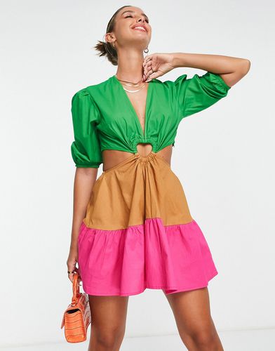 Vestito corto color anguria colorblock con cut-out a cuore - Never Fully Dressed - Modalova