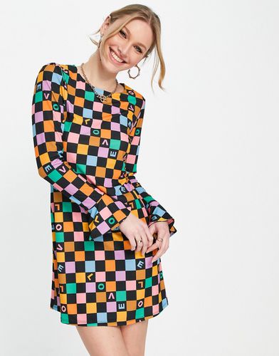 Vestito corto con stampa a scacchi arcobaleno con scritta "Love" - Never Fully Dressed - Modalova