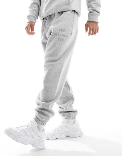 Iconic - Joggers grigi in pile stile college - New Balance - Modalova