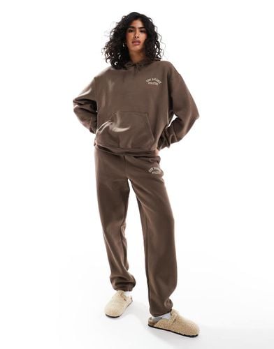 Joggers in pile marroni con stampa - New Balance - Modalova