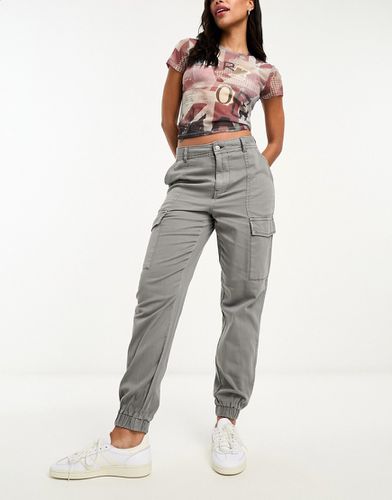 Pantaloni grigi cargo con fondo elasticizzato - New Look - Modalova