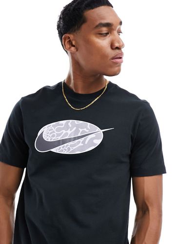 T-shirt nera con logo grigio - Nike - Modalova