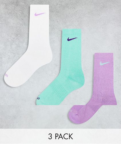 Everyday Plus - Confezione da 3 paia di calzini rosa fucsia, bianco e smeraldo - Nike Training - Modalova