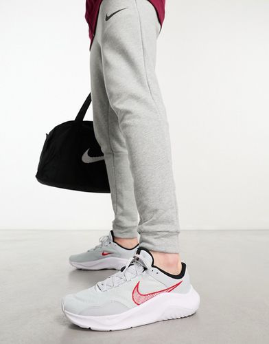 Legend Essential 3 NN - Sneakers grigie e rosse - Nike Training - Modalova