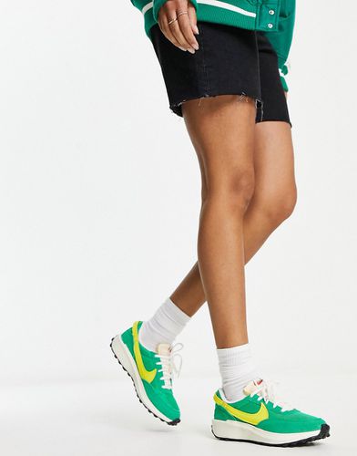 Waffle Debut - Sneakers verdi e gialle stile vintage - Nike - Modalova