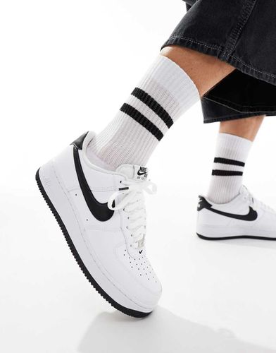 Air Force 1 '07 - Sneakers bianche e nere - Nike - Modalova