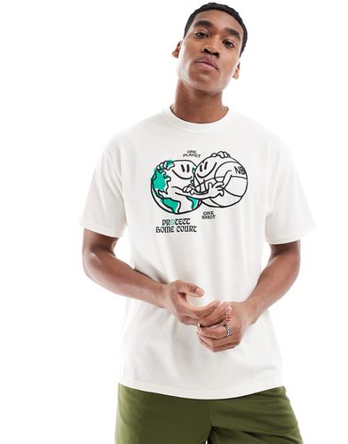 NBA Plant Trees & Shoot 3's - T-shirt sporco con stampa con globi - Nike Basketball - Modalova