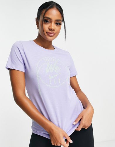 Fly Swoosh Seasonal - T-shirt lilla con logo - Nike Basketball - Modalova