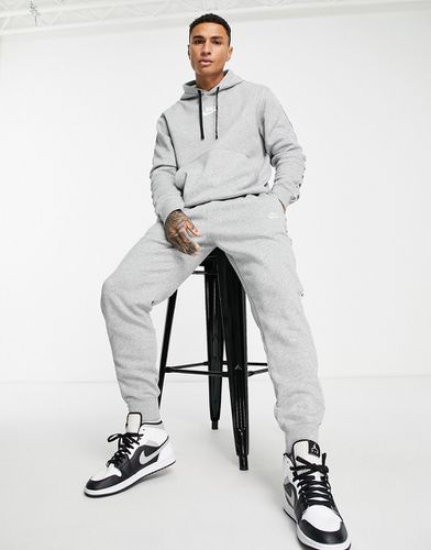 Club - Tuta sportiva in pile grigia con striscia laterale con logo - Nike - Modalova