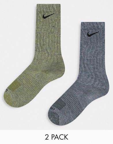 Everyday Cushioned Plus - Confezione da 2 paia di calzini imbottiti grigi e kaki - Nike - Modalova