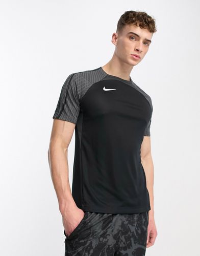 Strike Dri-FIT - T-shirt nera con design a pannelli - Nike Football - Modalova