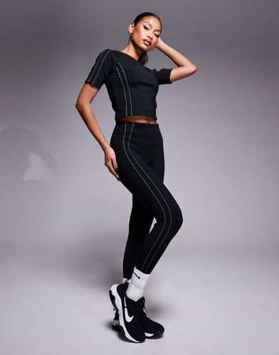 Nike - One Training - Leggings a 7/8 neri a vita alta con profili riflettenti - Nike Training - Modalova