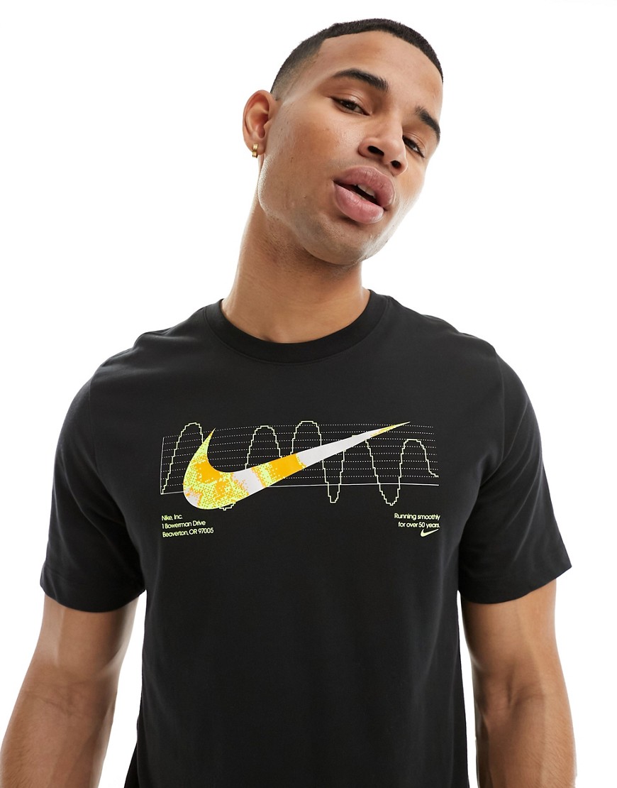 Dri-FIT IYKYK - T-shirt nera con logo - Nike Running - Modalova