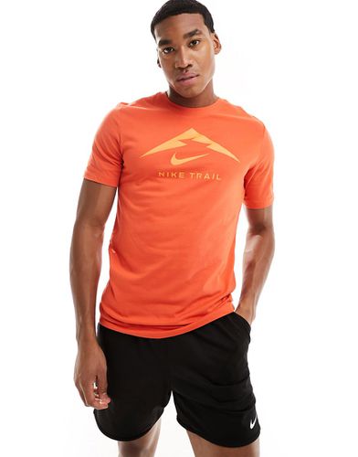 Trail Dri-FIT - T-shirt bruciato con stampa grafica - Nike Running - Modalova