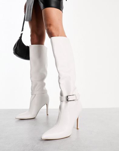 Simmi London - Acer - Stivali a punta al ginocchio bianchi con fibbia - SIMMI Shoes - Modalova