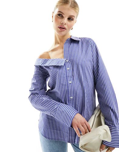 Camicia in popeline a righe con spalla scoperta - Stradivarius - Modalova