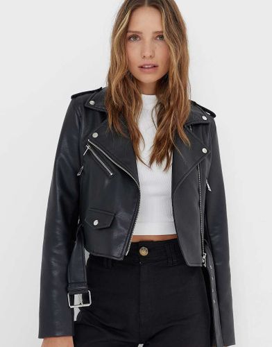 Giacca in pelle sintetica nera - Stradivarius - Modalova