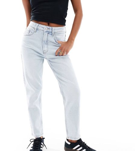 Petite - Mom jeans slim elasticizzati lavaggio chiaro - Stradivarius - Modalova