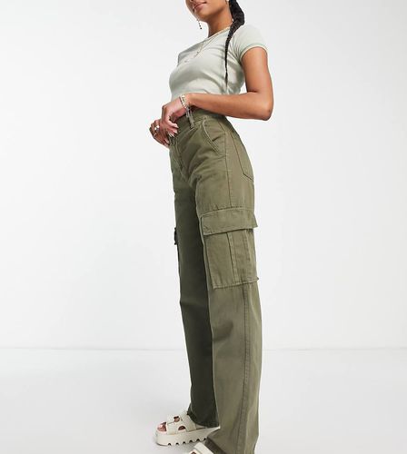 Petite - Pantaloni cargo dritti kaki - Stradivarius - Modalova