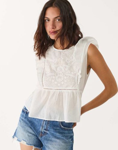 Top brodé à volants - Stradivarius - Modalova