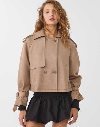 Trench-coat court en imitation daim - Caramel - Stradivarius - Modalova