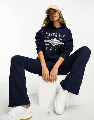 Felpa con cappuccio blu navy con scritta "Crater Lake" in coordinato - PACSUN - Modalova