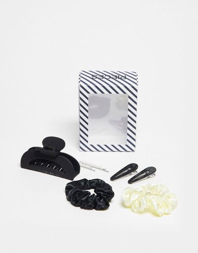 Set regalo natalizio con accessori per capelli neri e bianchi - Pieces - Modalova