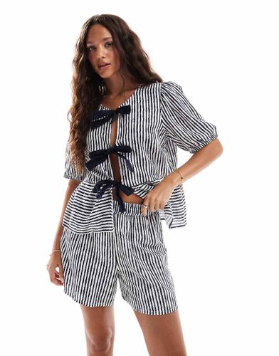 Short d'ensemble taille haute à rayures - et blanc - Pieces - Modalova