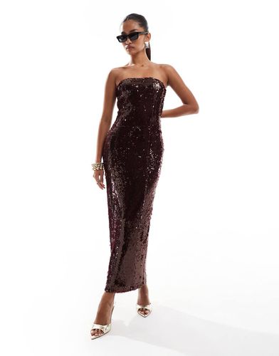 Vestito color vino decorato con paillettes senza spalline con gonna al polpaccio - Pretty Lavish - Modalova