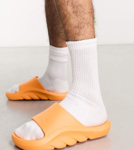 Man - Sliders da piscina arancioni - Public Desire - Modalova