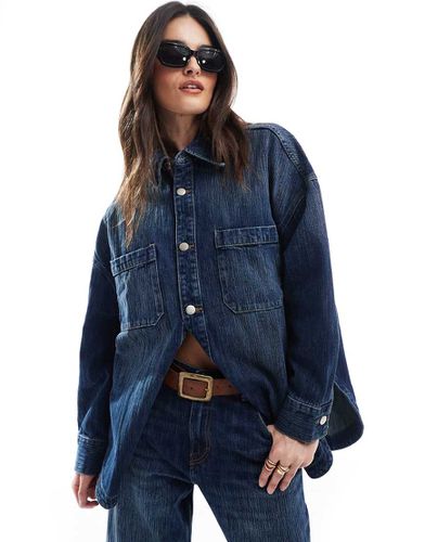 Camicia oversize in denim scuro con dettagli sfumati in coordinato - Pull & Bear - Modalova