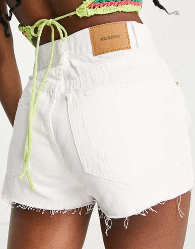 Mom shorts di jeans bianchi con strappi - Pull & Bear - Modalova