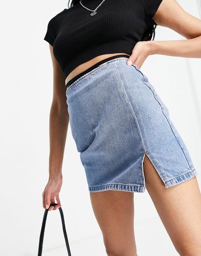 Minigonna di jeans svasata con spacco - Pull & Bear - Modalova