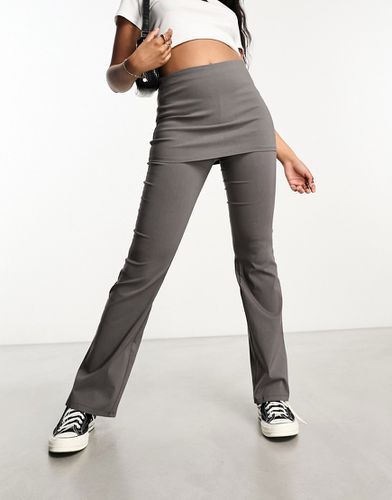 Pantaloni a zampa antracite con dettaglio stile gonna - Pull & Bear - Modalova