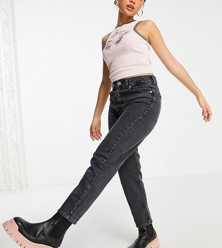 Petite - Mom jeans basic a vita alta slavato - Pull & Bear - Modalova
