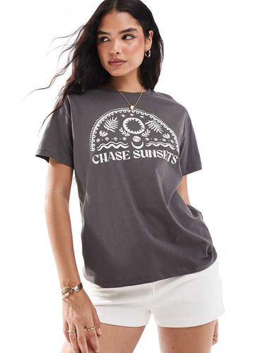 T-shirt color slavato con stampa grafica "Chase Sunset" - Pull & Bear - Modalova