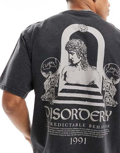 T-shirt nera con stampa "Disorderly" sul retro - Pull & Bear - Modalova
