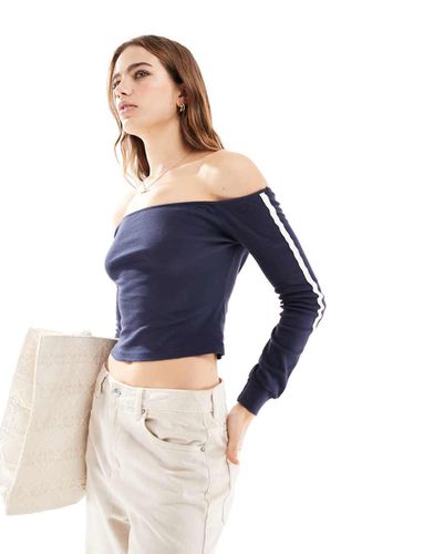 Top sportivo con spalle scoperte con righe in coordinato - Pull & Bear - Modalova