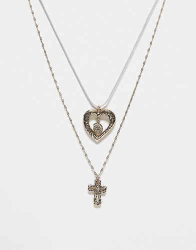 Collana unisex a due fili con ciondoli a cuore e a croce - Reclaimed Vintage - Modalova