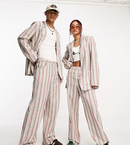 Edizione limitata - Pantaloni unisex da abito a righe in tonalità estive con dettagli sfrangiati - Reclaimed Vintage - Modalova