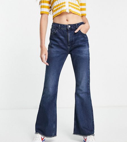 Inspired - 86' - Jeans ampi a zampa lavaggio medio - Reclaimed Vintage - Modalova