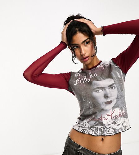 T-shirt rossa in rete con stampa "Frida Kahlo" su licenza - Reclaimed Vintage - Modalova